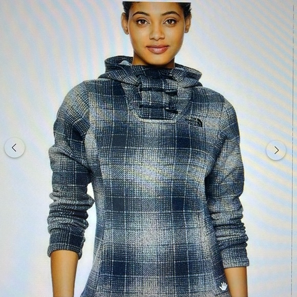 The North Face Tops - ❤️HP❤️North Face Crescent Fleece Pullover